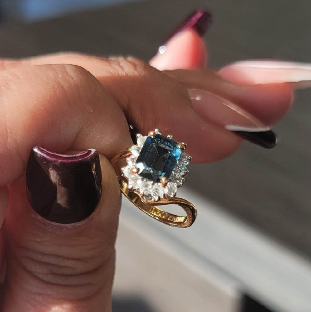 Size 6 Ring - Picture 2 of 4